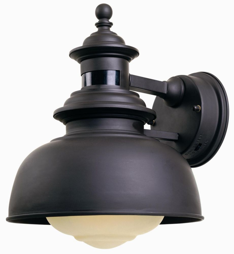 Hamptonbay Alexandria 180 White Motionsensing Outdoor