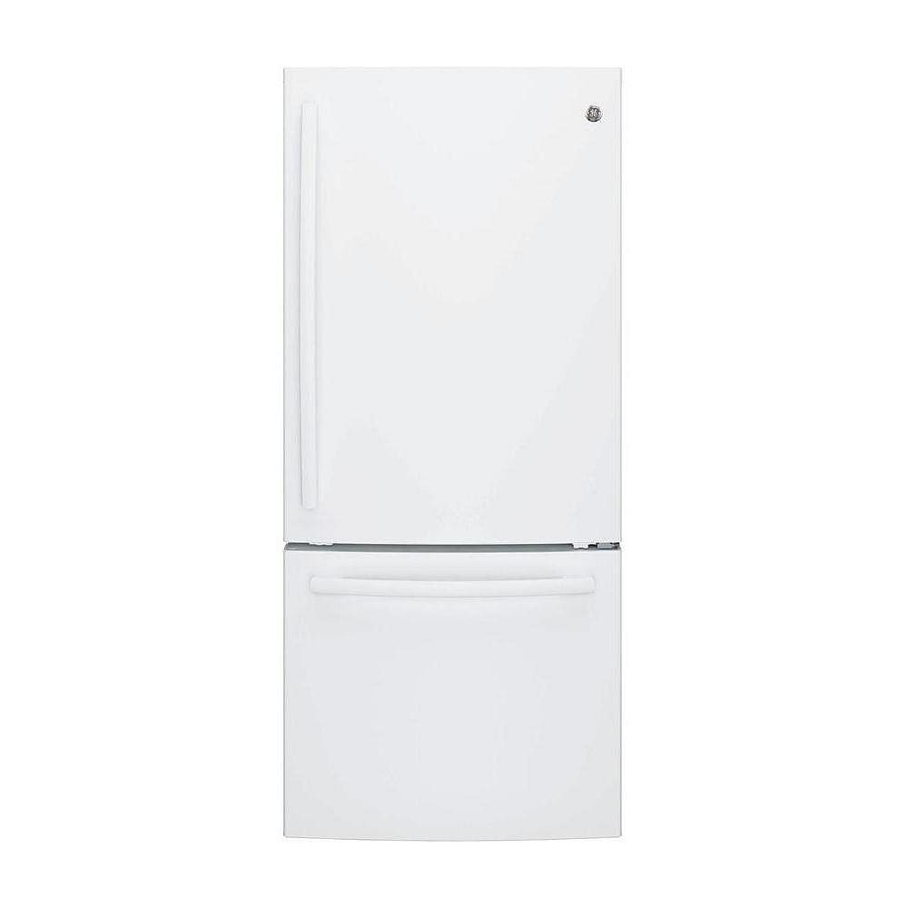 Ge 30 Inch W 209 Cu Ft Bottom Freezer Refrigerator In White The