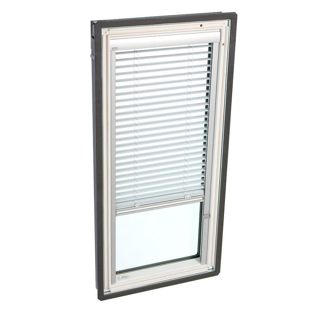 VELUX Store Vénitien manuel Blanc pour puits de lumière avec cadre intégré FS C01 Home Depot
