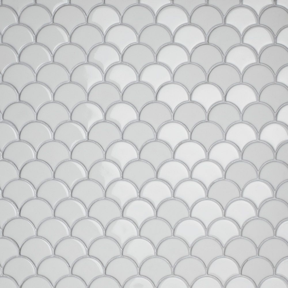 white scallop tile backsplash