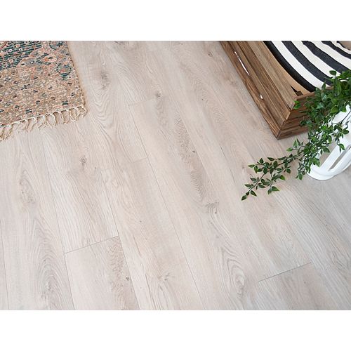 Belmont Oak 12 mm Thick x 8.03-inch Wide x 47.64-inch Length  Laminate Flooring (15.94 sq. ft. / case)