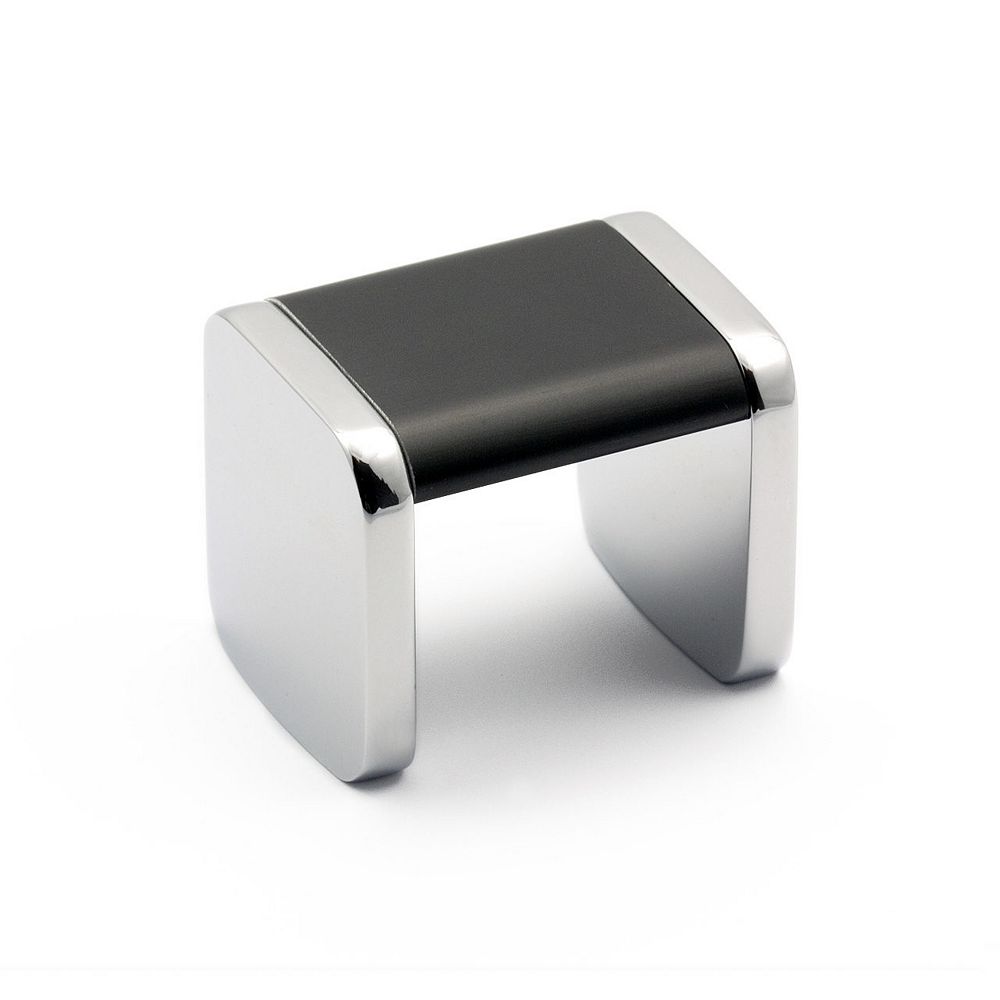Richelieu 1 1 4 In 32 Mm Center To Center Chrome Black Contemporary Cabinet Pull The Home Depot Canada
