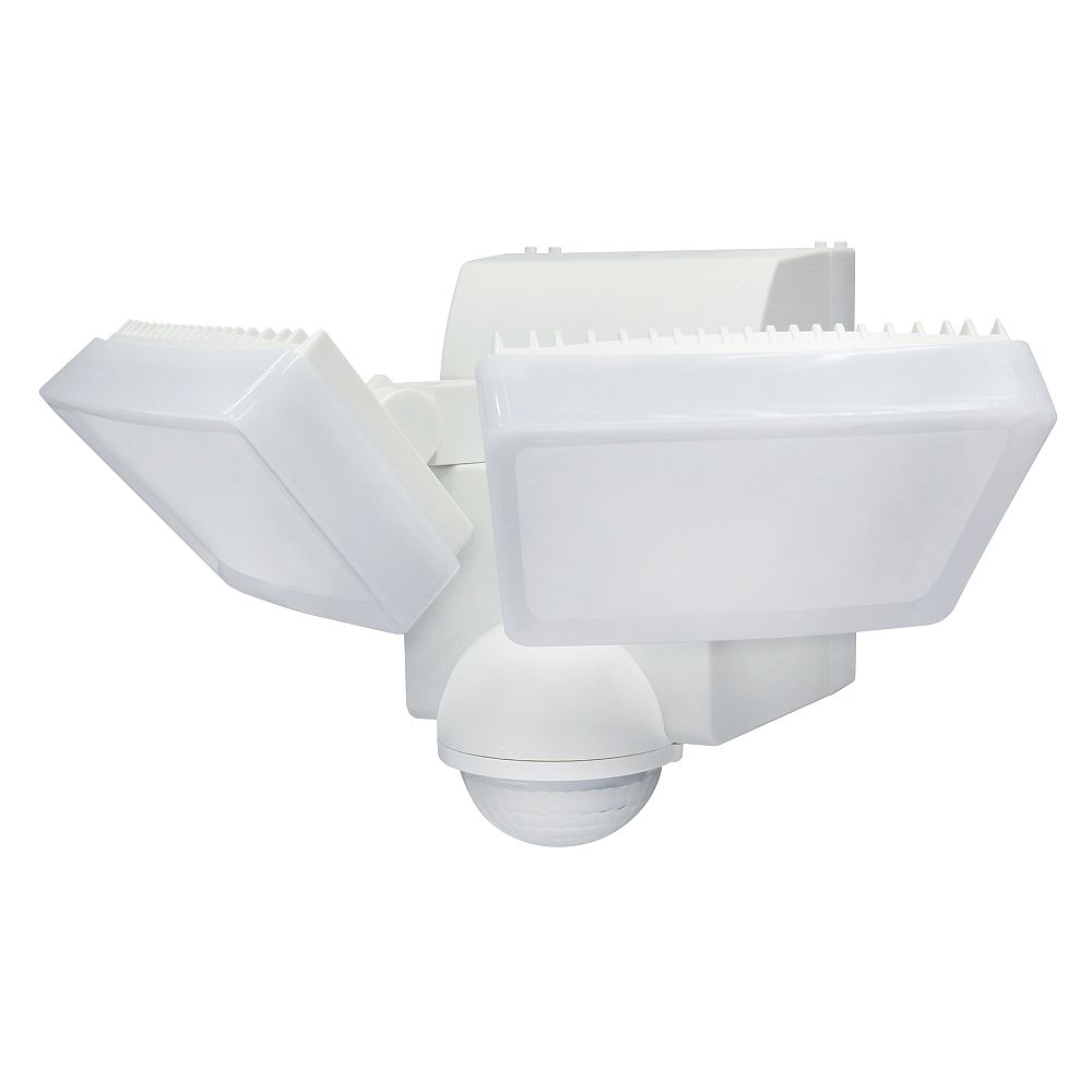 Defiant 180° BatteryOperated Motion Sensor Security Double Light with