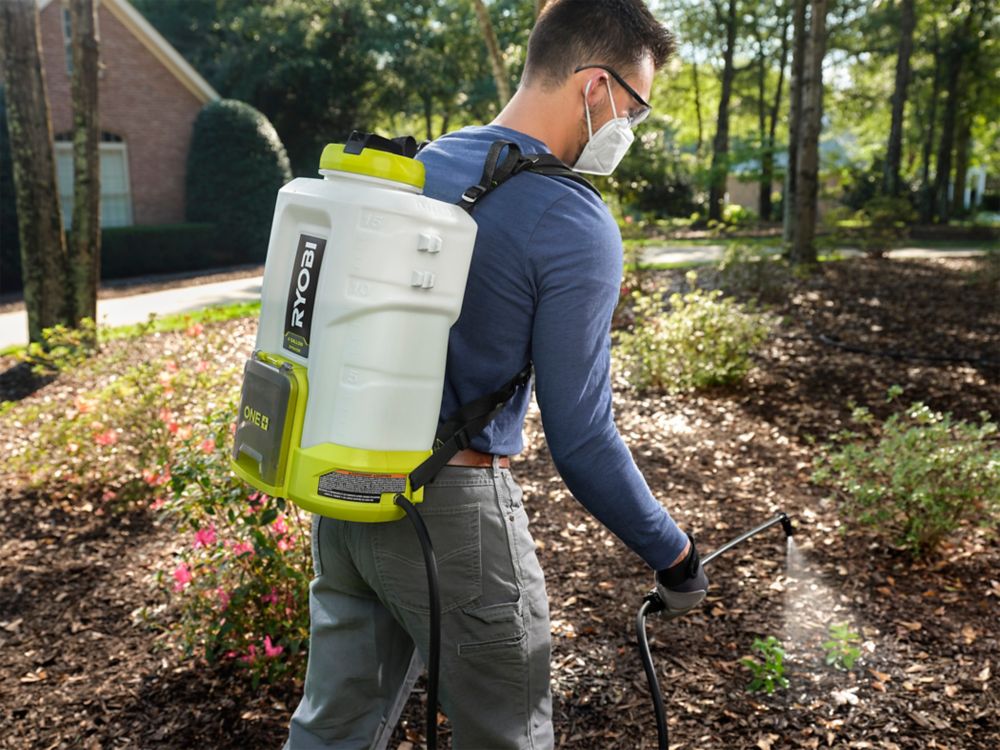 RYOBI CANADA 18V Lithium-Ion Cordless 4 Gal. Backpack Sprayer Kit